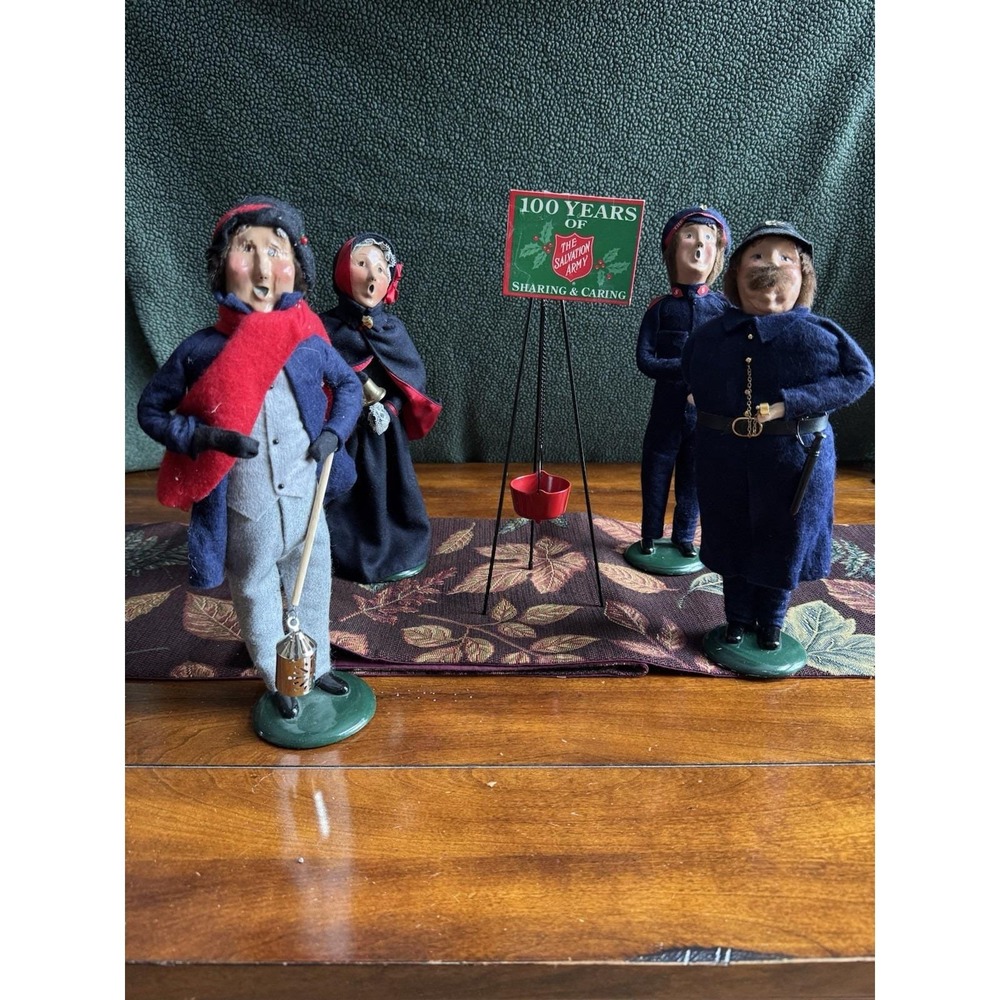 Byers Choice Carolers Salvation Army 4 Figures Plus Red Kettle, Tripod, Sign VTG